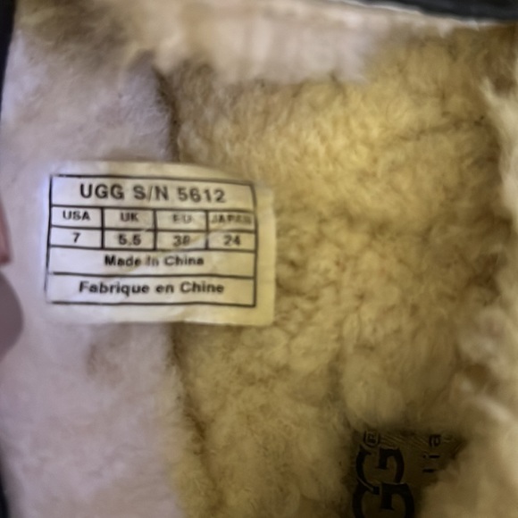 UGG SLIPPERS - Size 7 - Picture 5 of 5